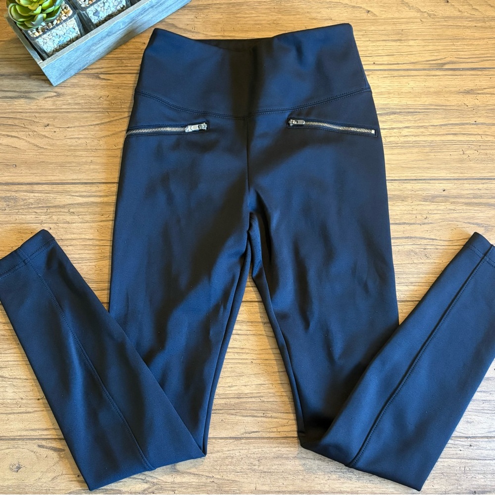 Like New!! White House Black Market Black Leggings with Zipper Detail In Size 6